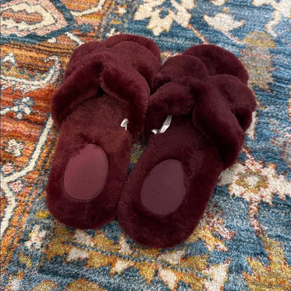 Target Slippers - Picture 2 of 3